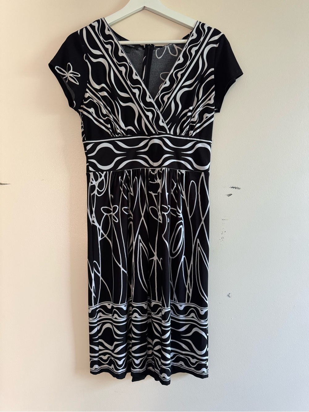 AGB Black and White Surplice Short Sleeve Dress